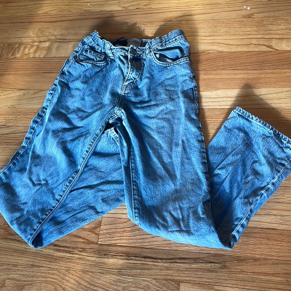 these are a pair of jeans, they are low waisted.